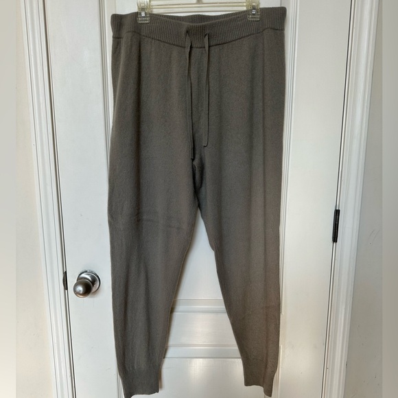 Banana Republic 100% cashmere joggers Size Large Taupe - Picture 5 of 6